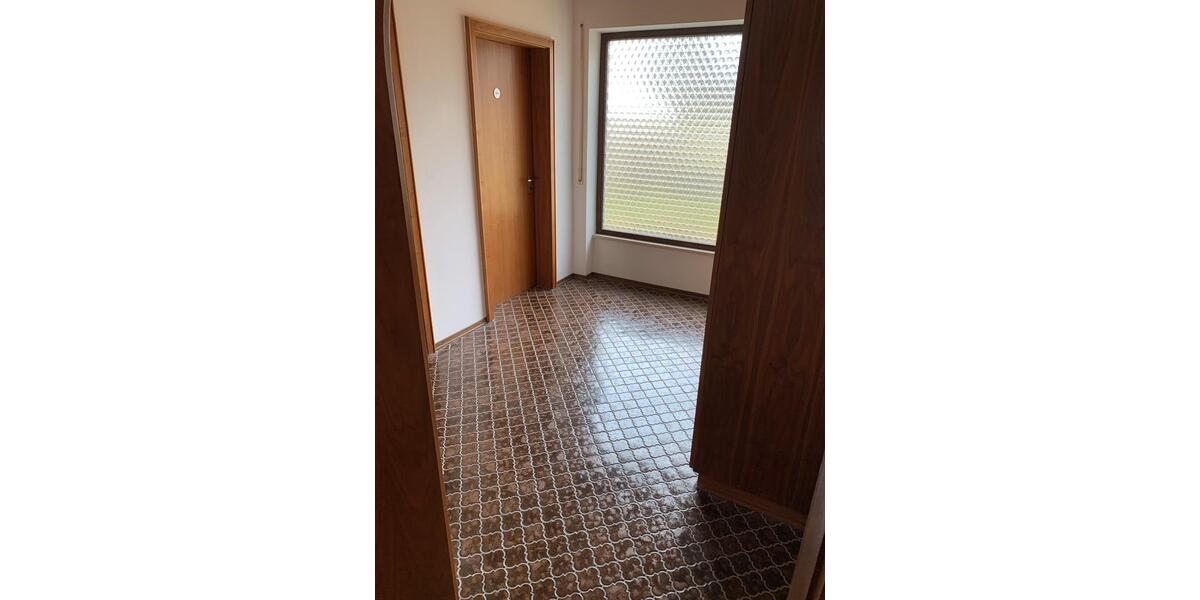 Etagenwohnung Trostberg - 5 Zimmer, 149 m&sup2;, 980&euro; | Angebot:26387114