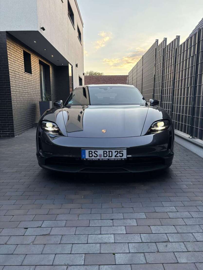 Porsche Taycan 82.000 km 59.000 € Braunschweig 38108