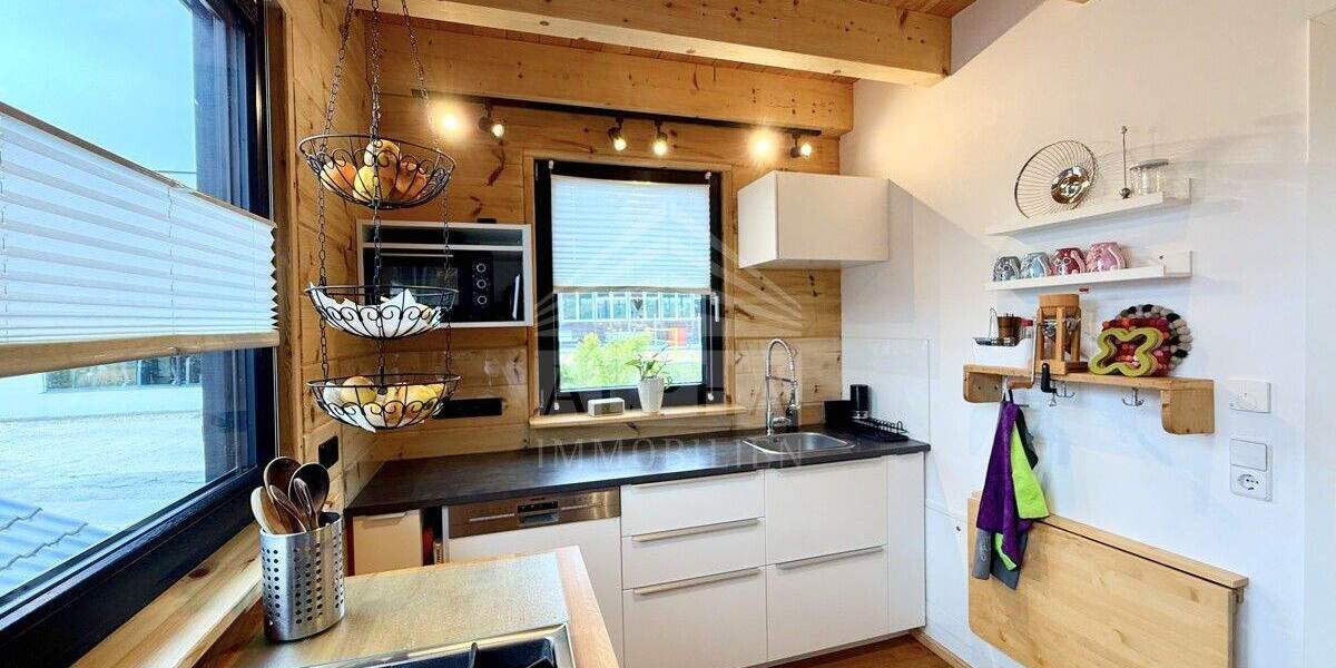 *VERKAUFT* Modernes Blockhaus-Idyllisch gelegene Doppelhaushälfte mit Büroräumen & Traumgarten 6 zimmer