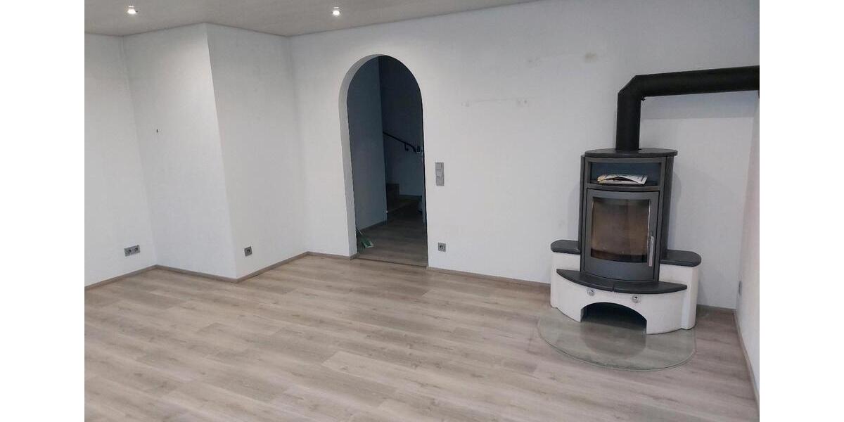 Doppelhaushälfte Roth - 7 Zimmer, 125 m&sup2;, 1.500&euro; | Angebot:25300768