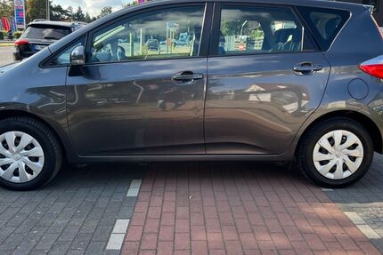 Toyota Verso-S 129.000 km 7.890 € Berlin 12349