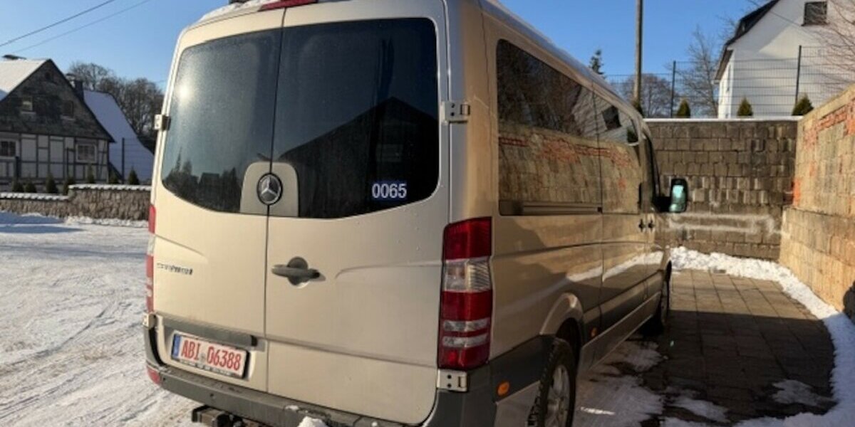 Mercedes-Benz Sprinter 319 CDI V6 9 Sitzer mit Dachklima 293.500 km 22.015 &euro; Muldestausee 06774