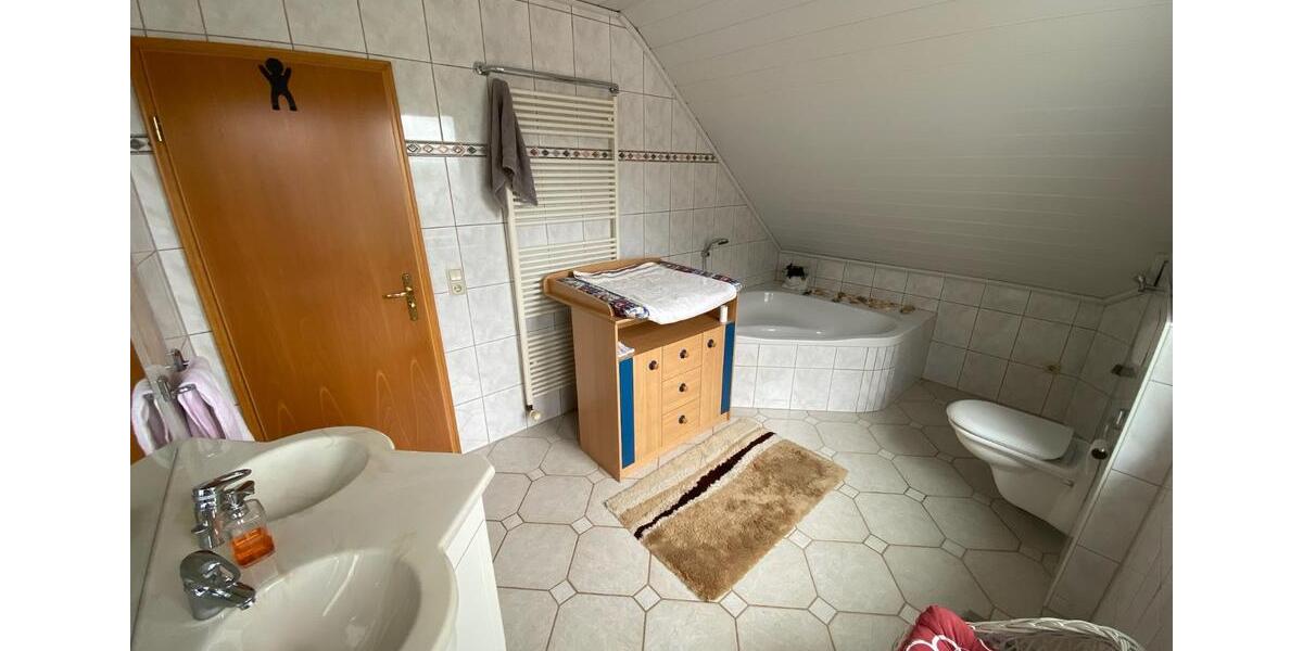 Einfamilienhaus Waldbröl - 6 Zimmer, 126 m&sup2;, 1.500&euro; | Angebot:26229000