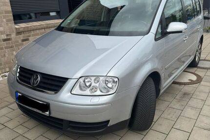 VW Touran 206.827 km 2.700 &euro; Winsen Luhe 21423
