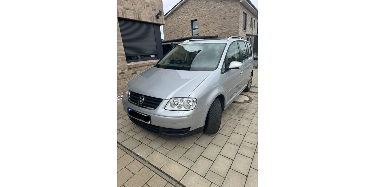 VW Touran 206.827 km 2.700 &euro; Winsen Luhe 21423
