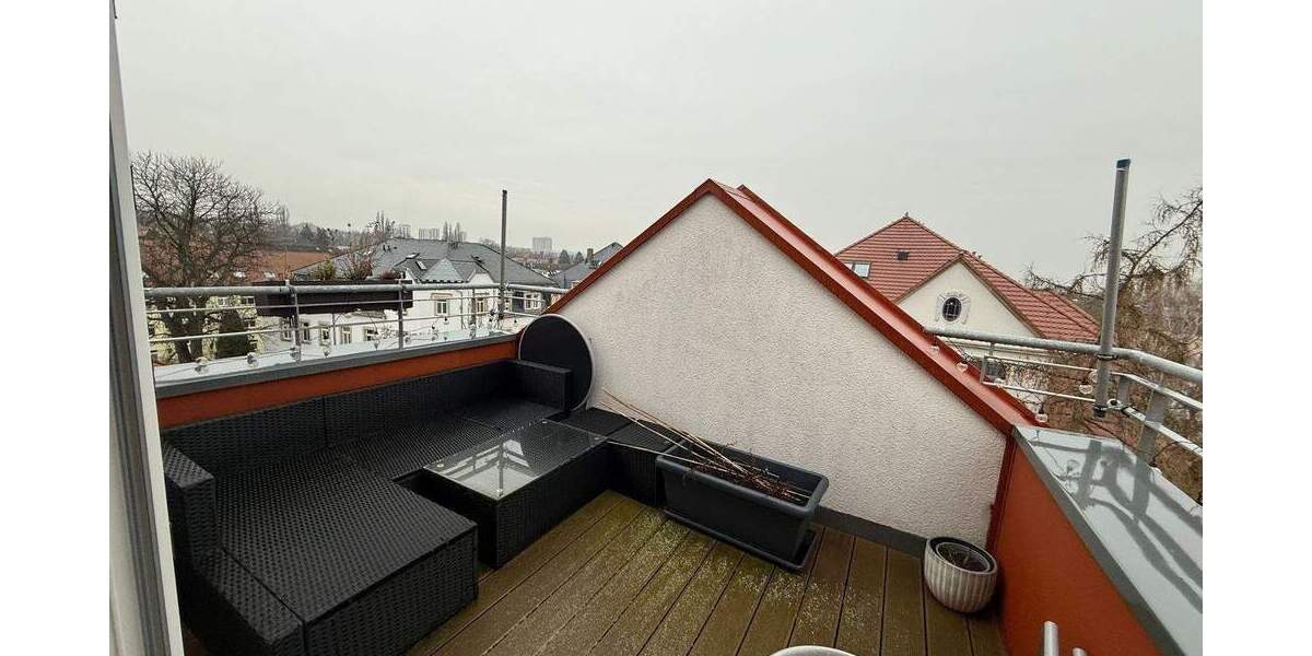 Traumhafte DG-Wohnung mit Kamin und 2 Dachterrassen 5 zimmer