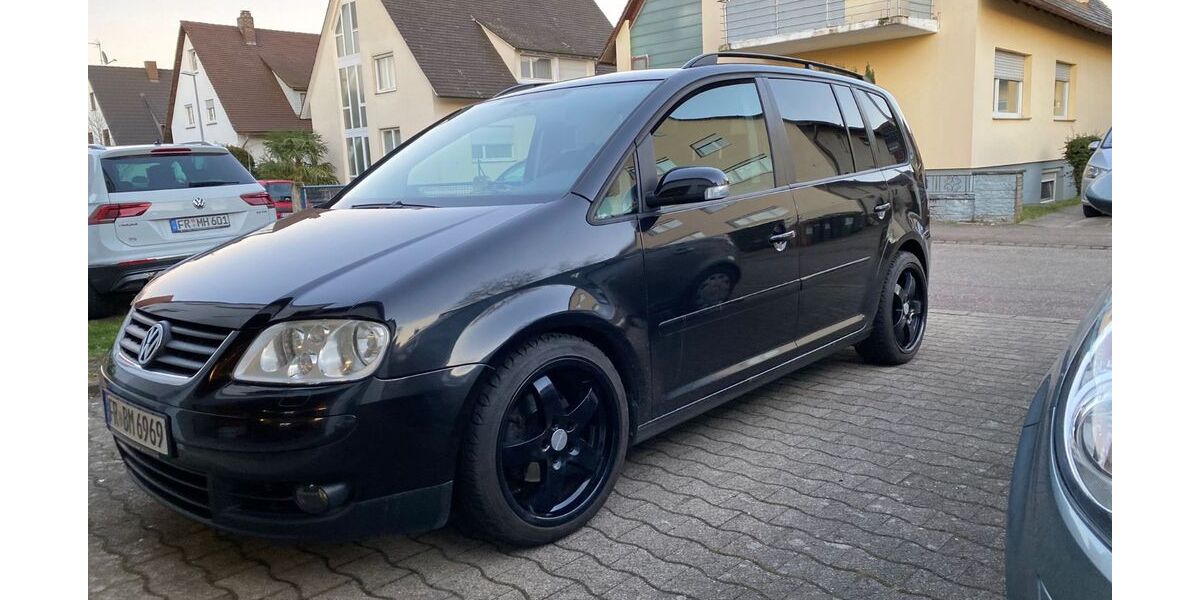 VW Touran 244.000 km 3.333 &euro; Freiburg 79110