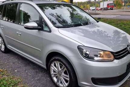 VW Touran 150.000 km 8.999 € Köln 51109