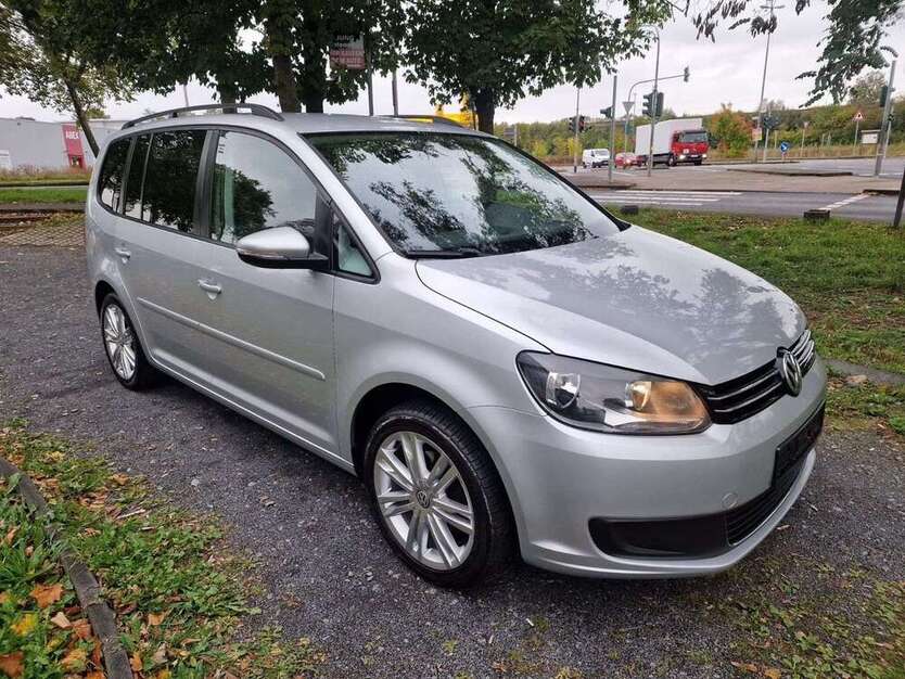 VW Touran 150.000 km 8.999 € Köln 51109