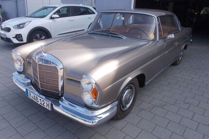 Mercedes 220