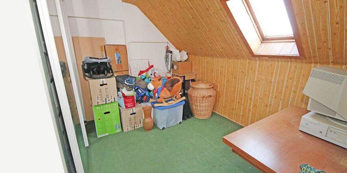 großes Reihenmittelhaus in BTF-Wolfen OT Greppin - auch für 2 Generationen geeignet 1 zimmer