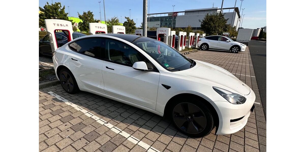 Tesla Model 3 50.000 km 26.500 € Frankfurt 60599