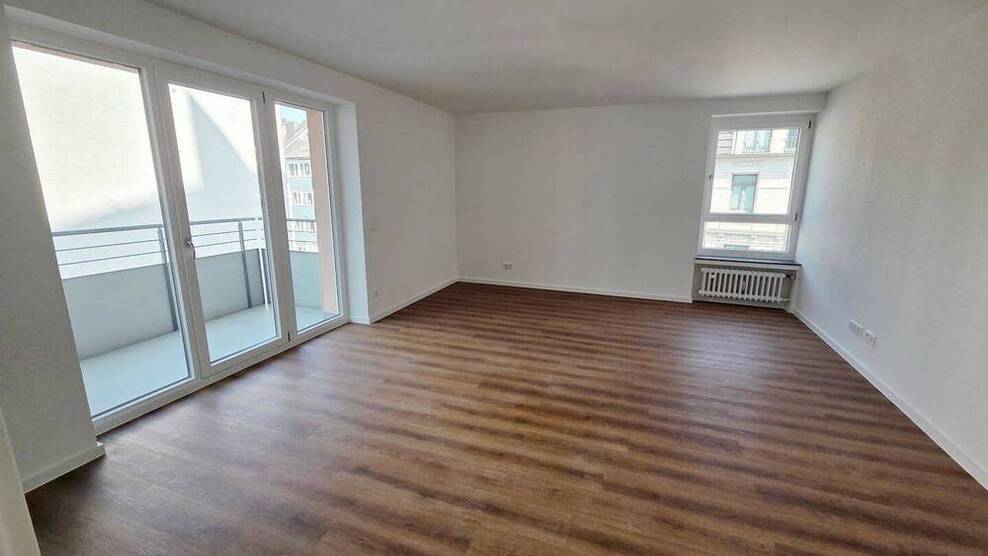 Frisches Wohngefühl! Modernisierte 3-Zimmer-Wohnung! Balkon, neues Bad, neuer Boden, Aufzug