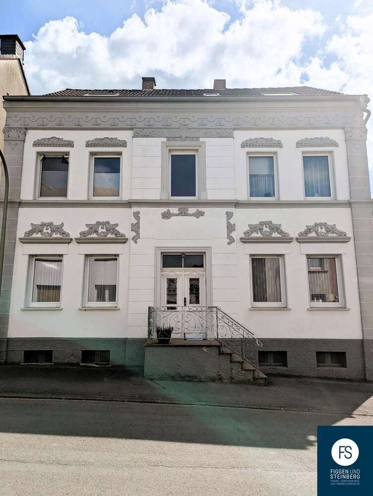 Haus zum Kaufen in Arnsberg 349.000 € 220 m²