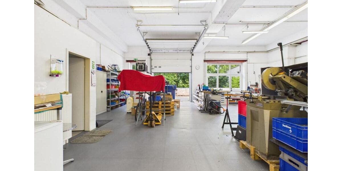 Repräsentative Gewerbeeinheit: Hallen- & Bürofläche in Oerlinghausen zimmer