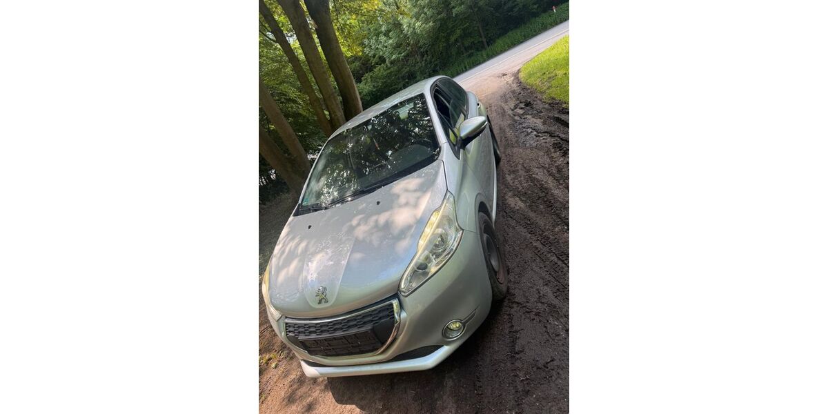 Peugeot 208 109.759 km 2.400 &euro; Dortmund 44145