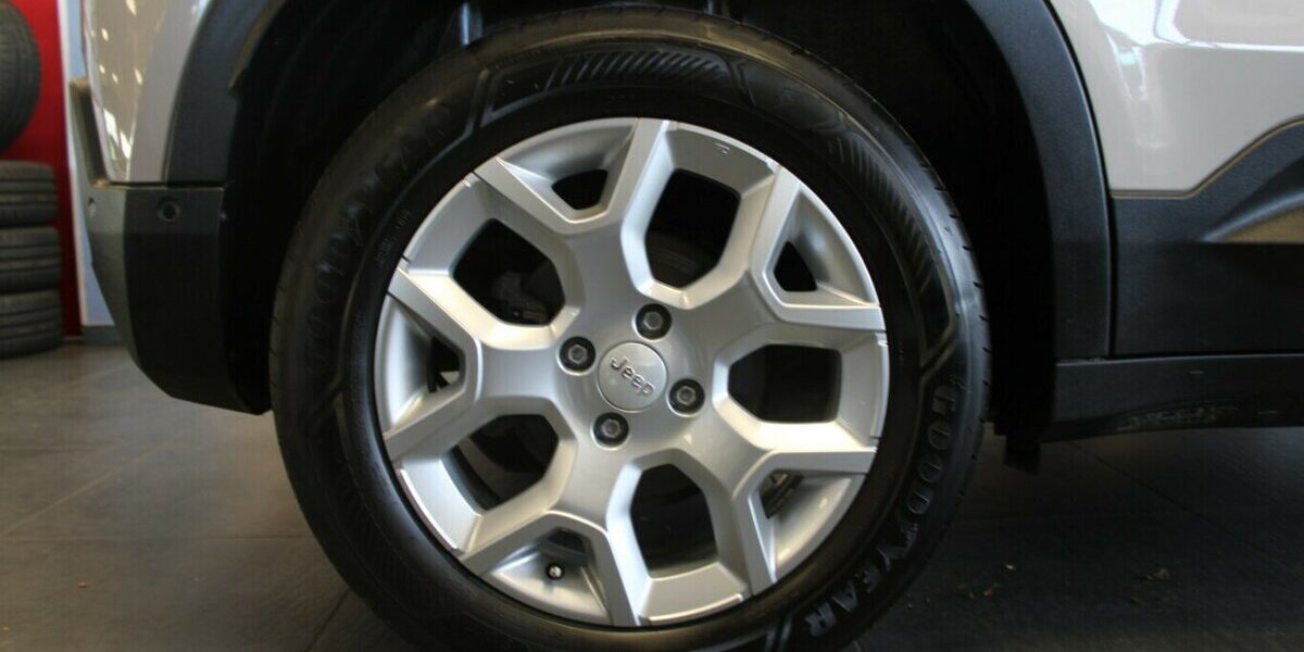 Jeep Avenger Altitude 29.878 km 22.980 € Euskirchen 53881