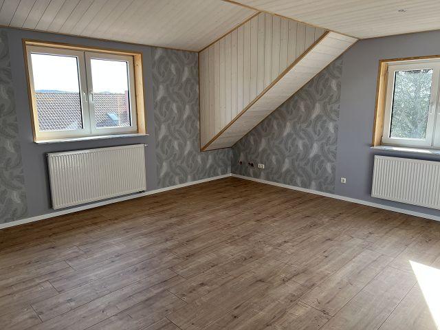 Dachgeschoßwohnung Kalbach - 3 Zimmer, 76 m&sup2;, 720&euro; | Angebot:26397944