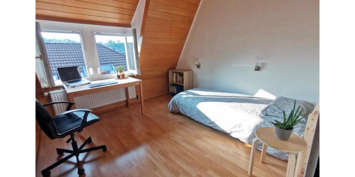 2-Zimmer DG Wohnung in Stuttgart Ost teilmöbliert WG geeignet 2 zimmer