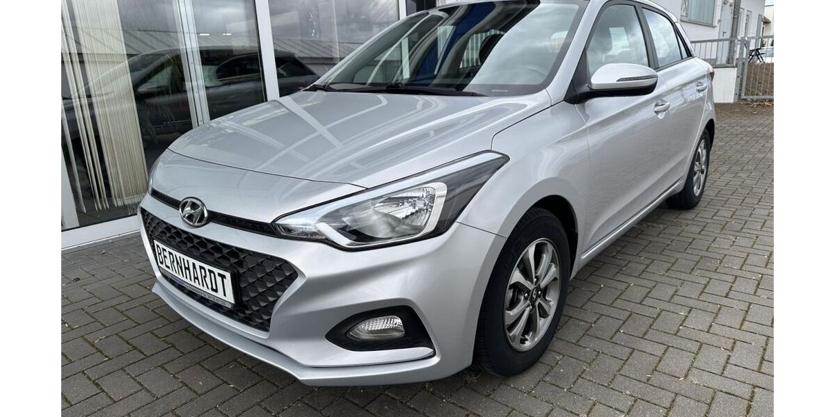 Hyundai i20 12.400 km 11.490 &euro; Dresden 01156