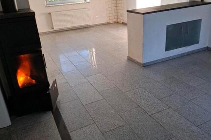 Haus Üttfeld - 7 Zimmer, 140 m&sup2;, 1.150&euro; | Angebot:24735854