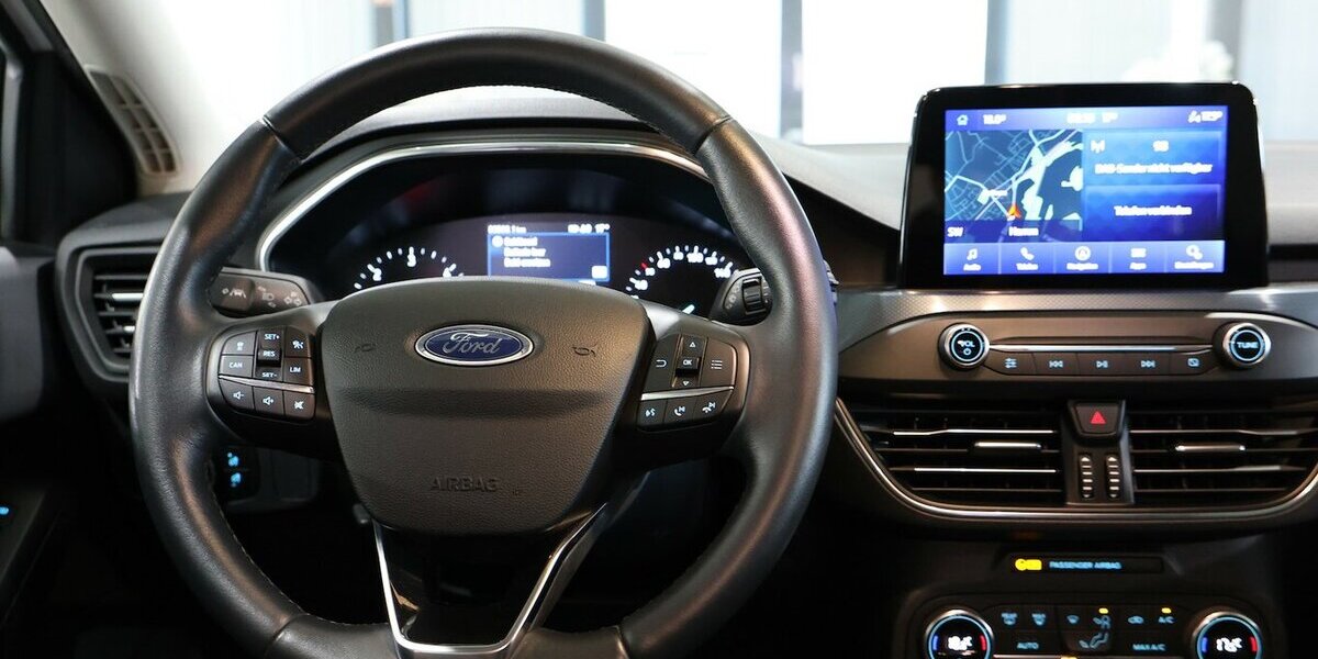 Ford Focus LIMOUSINE 1.5 EcoBlue ACTIVE WHITE / LED 83.000 km 14.991 &euro; Hamm 59077