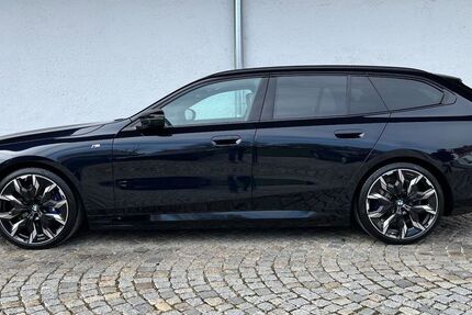 BMW i5 4.570 km 71.990 &euro; München 81245