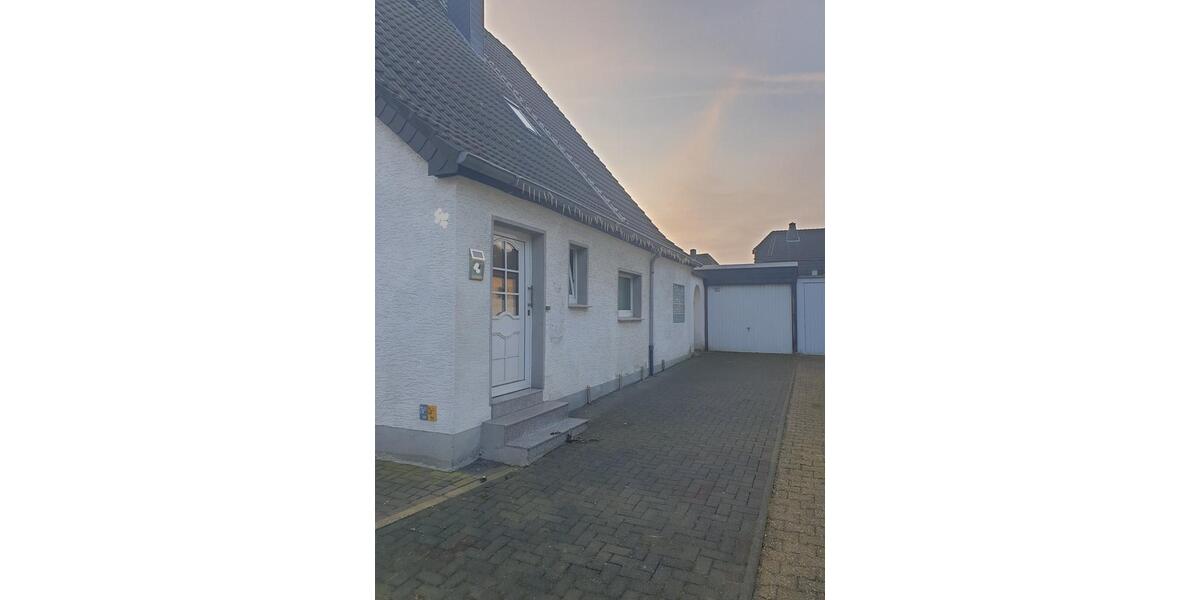 DOPPELHAUSHÄLFTE MIT POTENTIAL – IDEAL FÜR HANDWERKLICH BEGABTE 2 zimmer