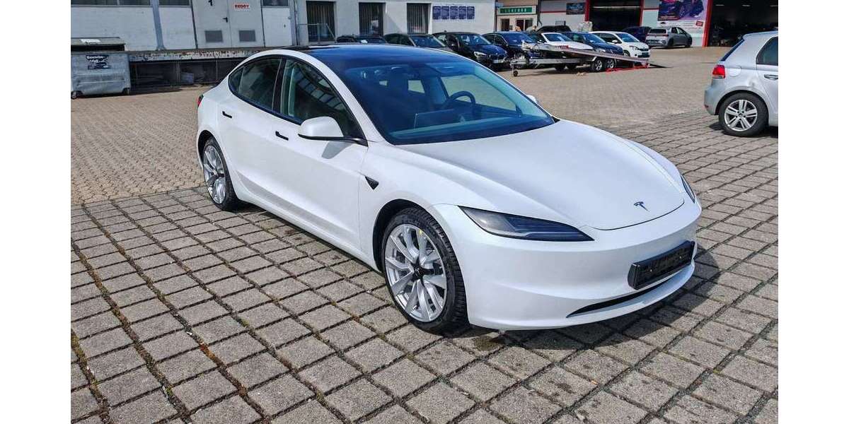 Tesla Model 3 4.606 km 43.470 &euro; Braunschweig 38112