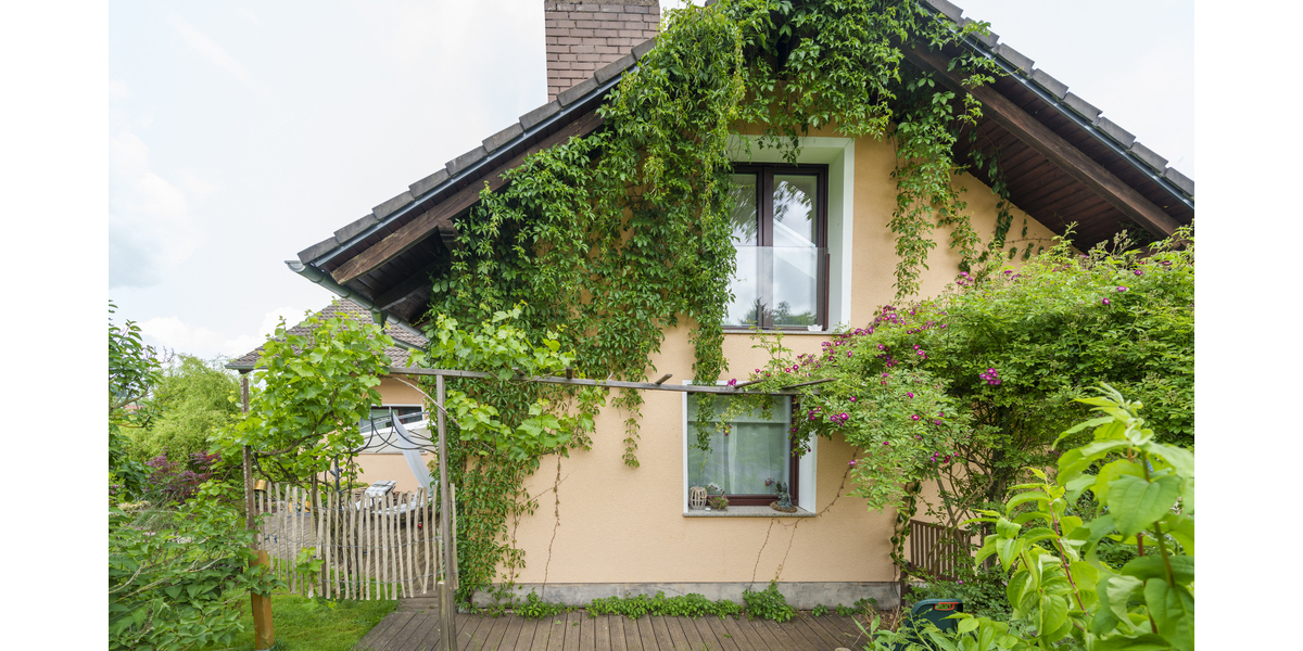 Großzügiges Dreifamilienhaus mit Weitblick – Wohnkomfort, Ruhe und vielseitige Perspektiven - Mehrfamilienhaus, Wohnhaus Neu-Eichenberg | Angebot:24874747
