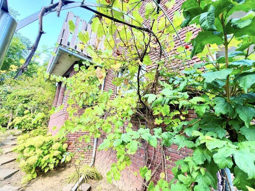 Praktisches Zweifamilienhaus mit Ausblick ins Grüne
