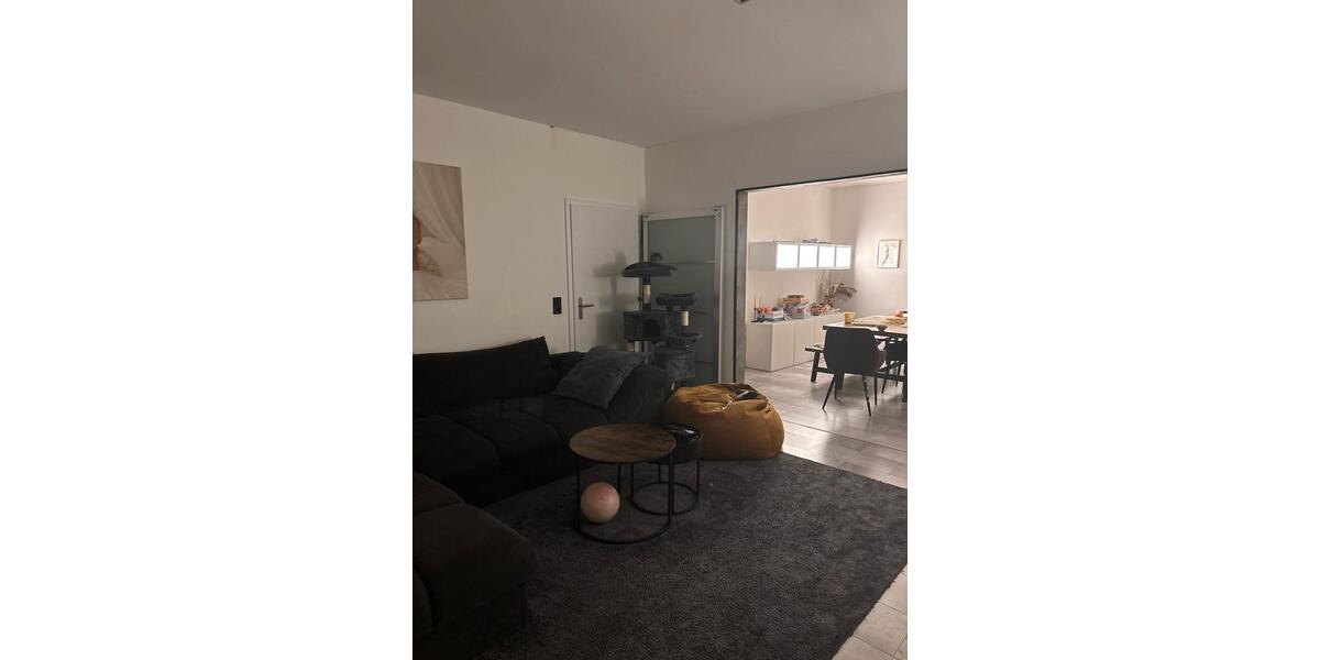 Etagenwohnung Schwülper - 7 Zimmer, 200 m&sup2;, 2.010&euro; | Angebot:25104168