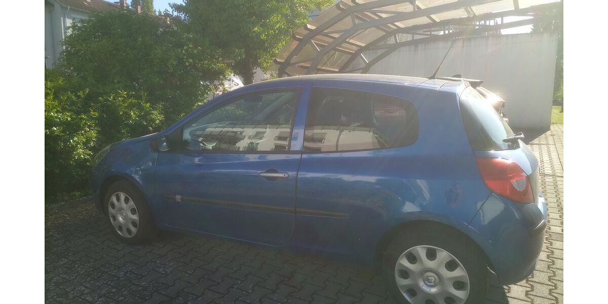 Renault Clio 114.000 km 2.750 &euro; Bad Kreuznach 55543
