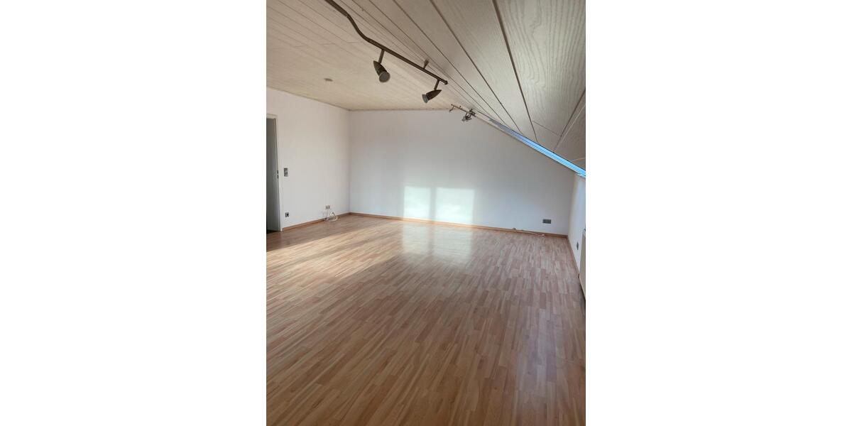 Dachgeschoßwohnung Luhe-Wildenau Wildenau - 2 Zimmer, 109 m&sup2;, 950&euro; | Angebot:25406667