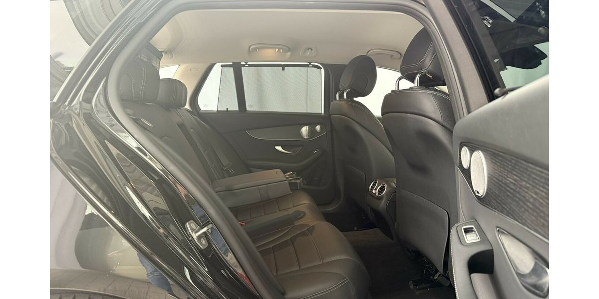 Mercedes-Benz C 180 AVANTGARDE/BURMESTER/KAMERA/HEAD UP/LEDER 72.347 km 23.900 &euro; Villingen-Schwenningen 78054