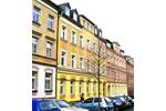 Günstige und DG 3-Zimmer mit Wanne, Abstellraum, Balkon und Laminat in guter Lage!