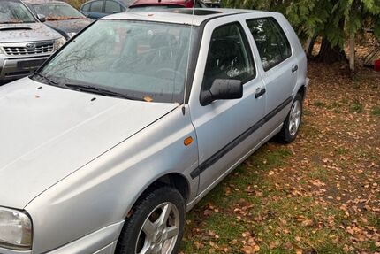 VW Golf 73.000 km 777 &euro; Markt Schwaben 85570
