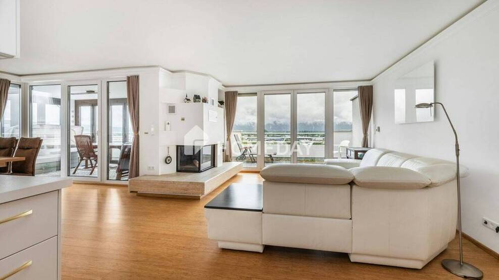 Stilvoll wohnen mit Weitblick - exklusive Wohnung mit Wintergarten, zwei Balkonen und Kamin