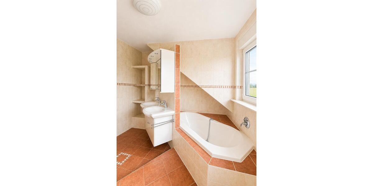 Etagenwohnung Kalbach - 7 Zimmer, 170 m&sup2;, 1.000&euro; | Angebot:26665471