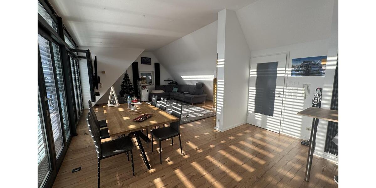 Exklusive 2-Etagen-Wohnung mit Einbauküche, Balkon und Garage zur Miete! 6 zimmer