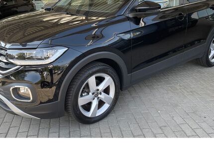 VW T-Cross 2.338 km 30.990 € Frankfurt (Oder) 15234
