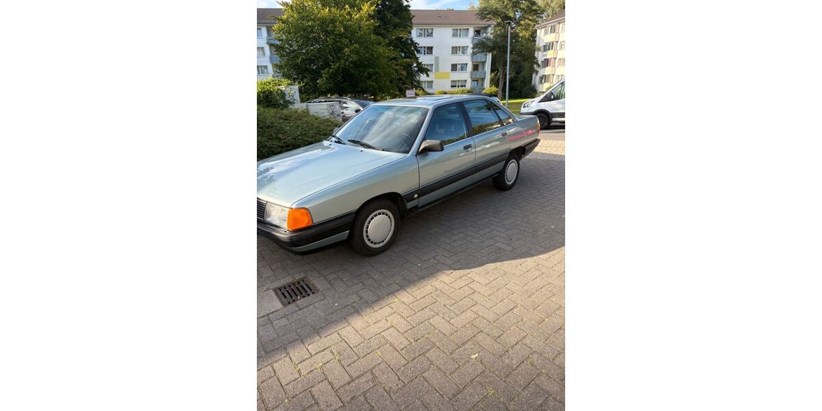 Audi 100 171.000 km 4.900 &euro; Bremen 28259