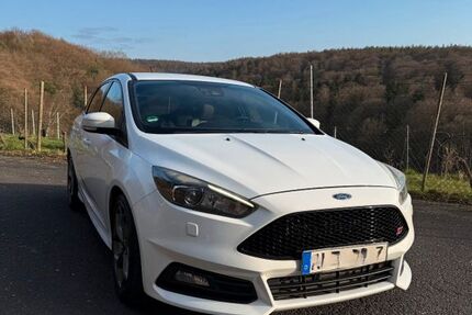 Ford Focus 135.000 km 12.500 &euro; Kahl am Main 63796