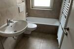 Erstbezug nach Renovierung - 3 ZW im 1. OG mit Balkon zum Innenhof, modernes Tageslichtbad mit Badewanne - ab sofort bezugsbereit