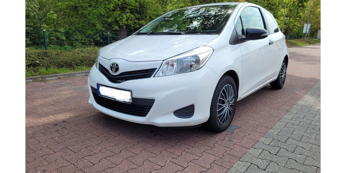 Toyota Yaris 148.600 km 4.000 &euro; Kelsterbach 65451