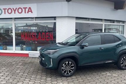 Toyota Yaris Cross 1.100 km 30.990 &euro; Cham 93413
