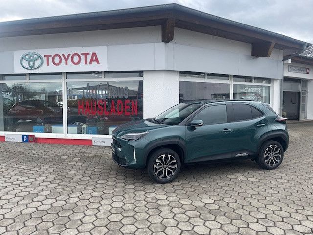Toyota Yaris Cross 1.100 km 30.990 &euro; Cham 93413