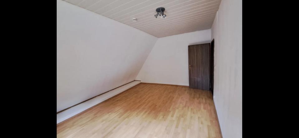 Dachgeschoßwohnung Hoisdorf - 4 Zimmer, 131 m&sup2;, 1.809&euro; | Angebot:24705483