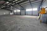 Pfeilerfreie Lagerhalle mit 2 Rolltoren, Büro, Lager, Teeküche, WC & zusätzl. Freifläche zimmer