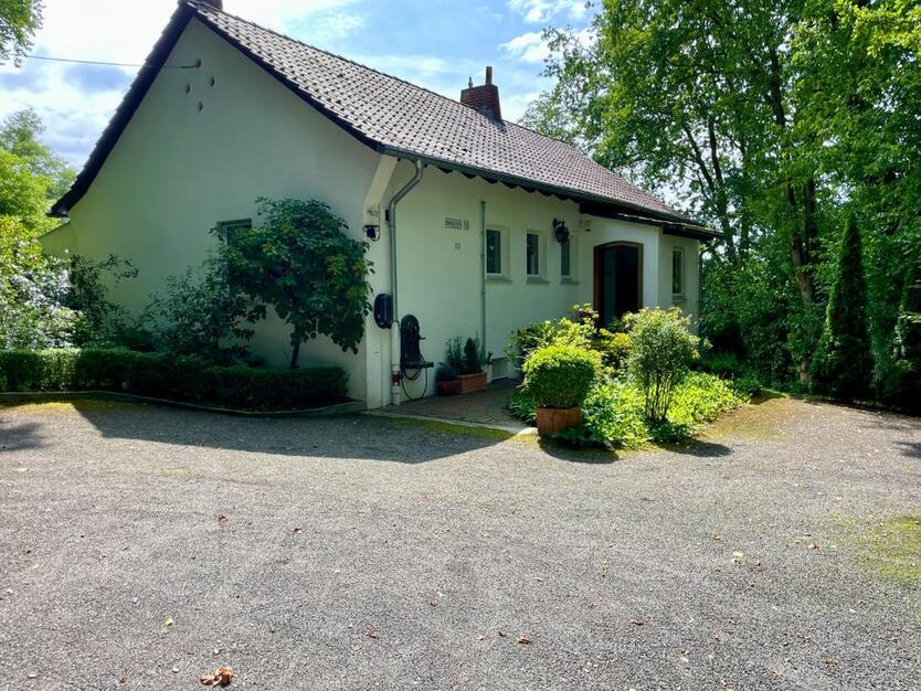 Traumhaftes EFH in top Lage mit parkähnlichem Grundstück
